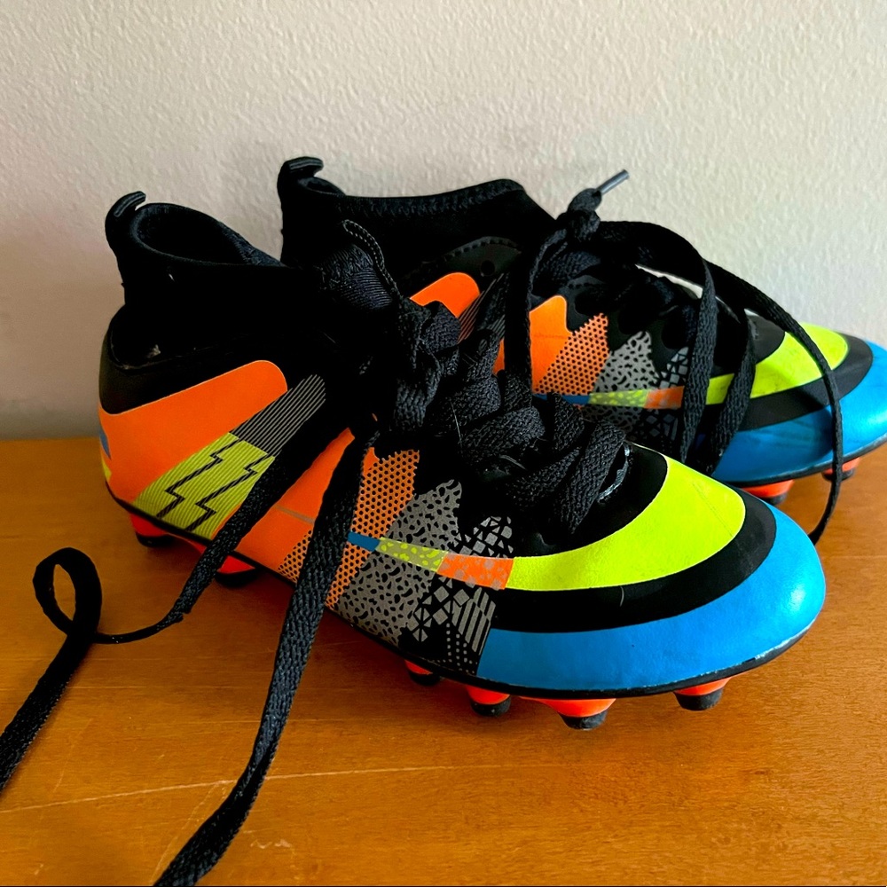 Youth soccer cleats. Size 1. Multicolored. Knockoff Nike brand.